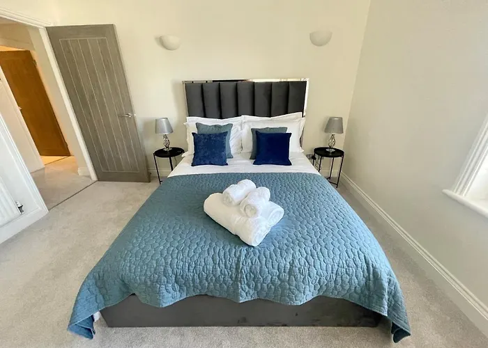 Exquisite Apartment, Stone Throw From The Beach