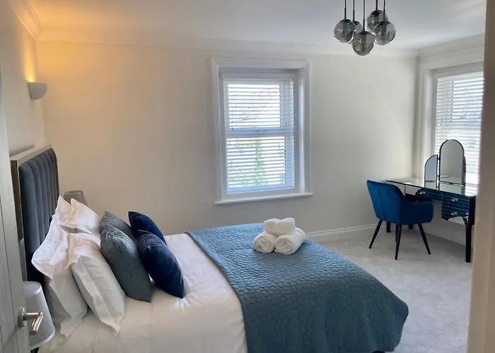 Exquisite Apartment, Stone Throw From The Beach